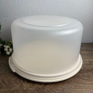 Rubbermaid Servin Saver Vintage Cake Taker Carrier Almond White Domed Lid 10in